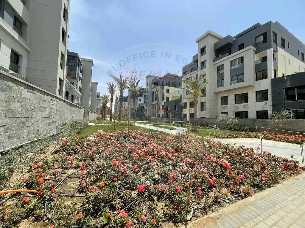 Penthouse in Trio Garden