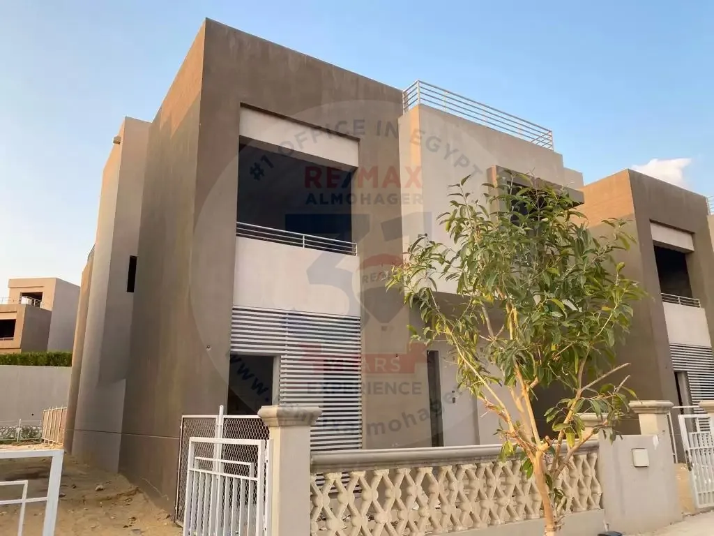 فيلا للبيع بجوار جولف اكستنشن مول