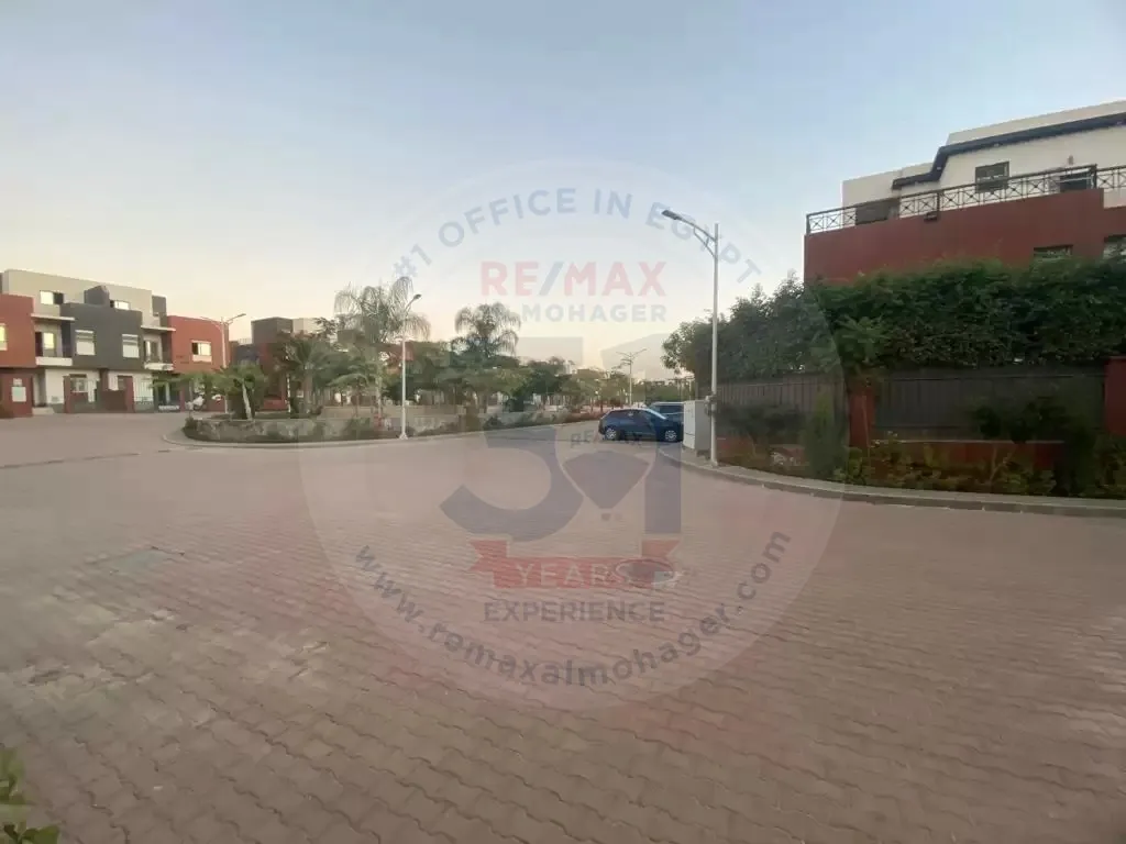 Townhouse For Sale In Continental Residence  Zayed 205m