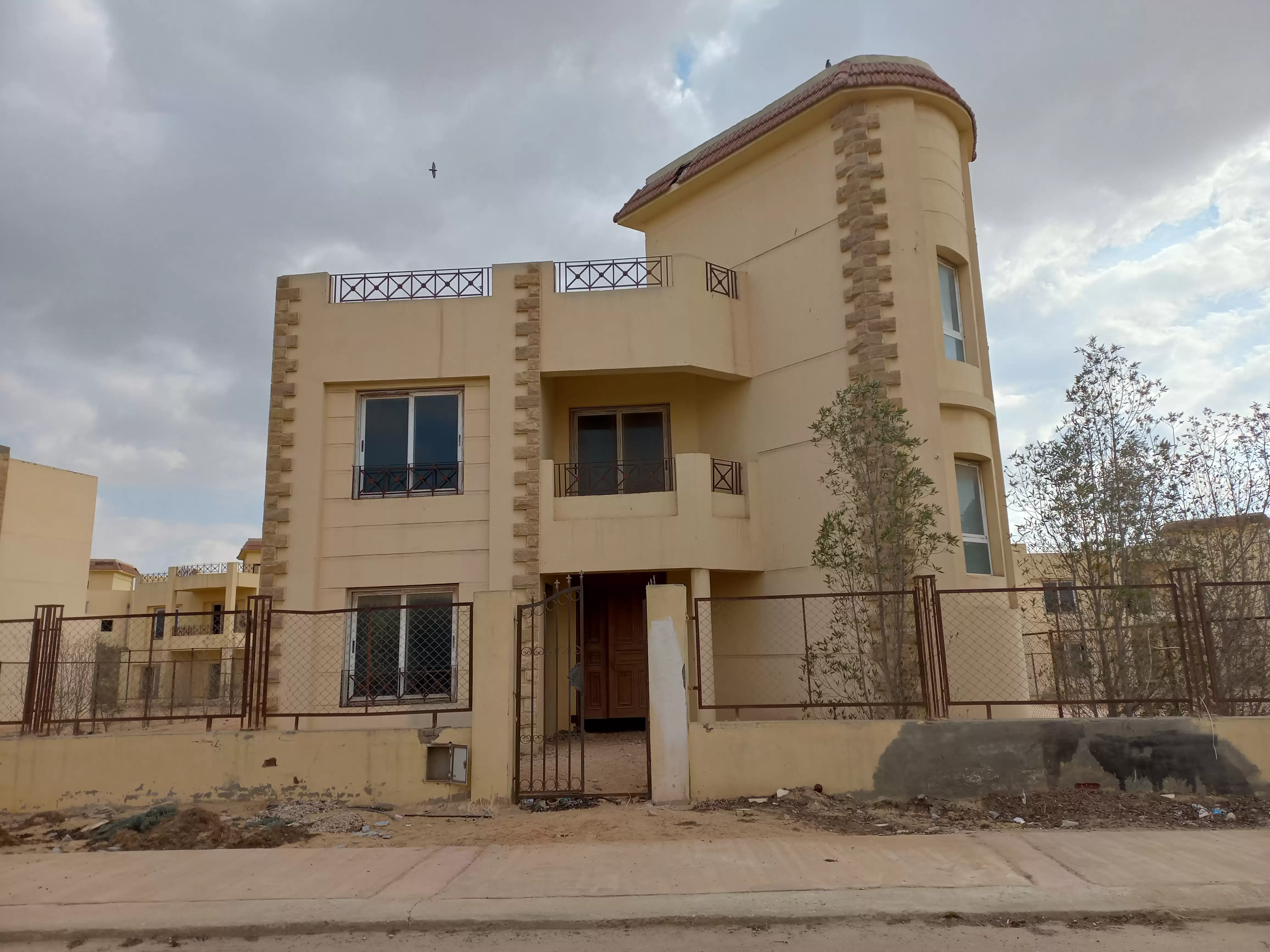 Villa For Sale In Golf Solimania With Special Price
