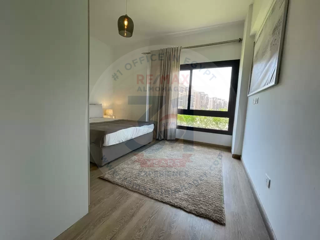 Apartment 205 m in fifth square
