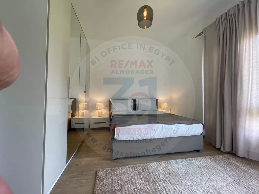 Apartment 205 m in fifth square