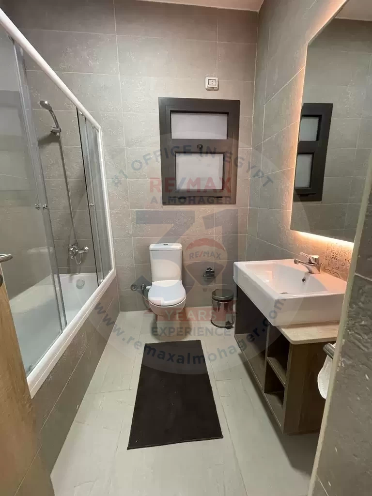 Apartment 205 m in fifth square