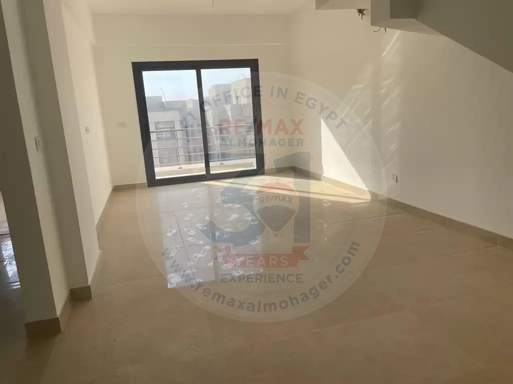 Apartment for rent in Fifth Square Compound 160m