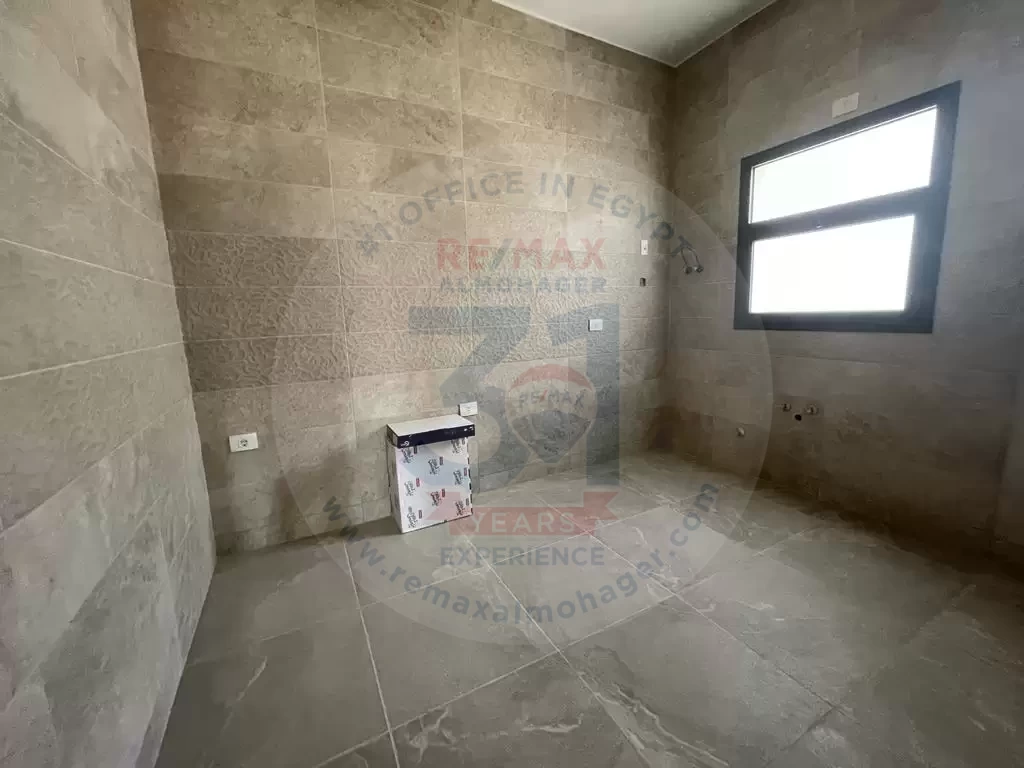 Apartment for rent in Fifth Square 160m
