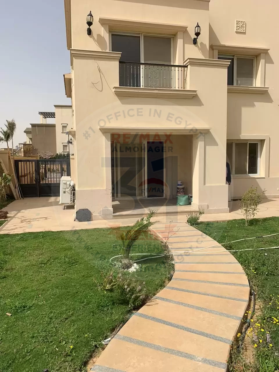 Villa for rent in Mivida