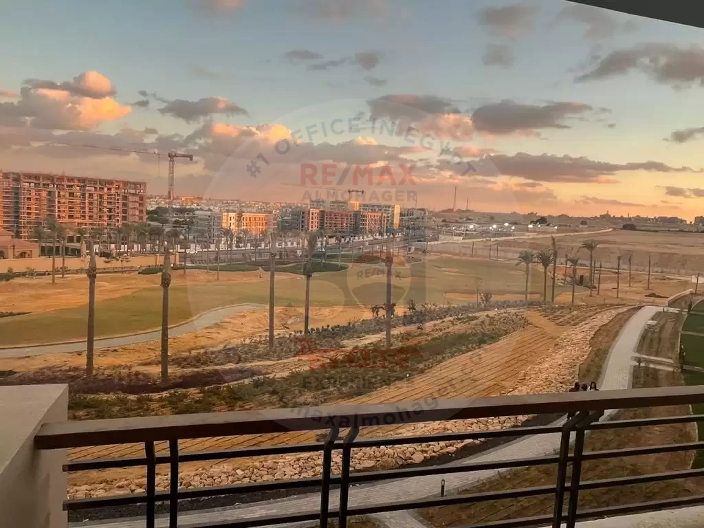 شقة دور تانى للبيع فى اب تاون كايرو