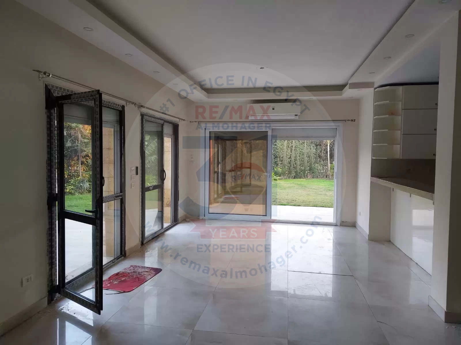 Semi Furnished Ground Apartment 220 m2 Garden 270m2 For Rent