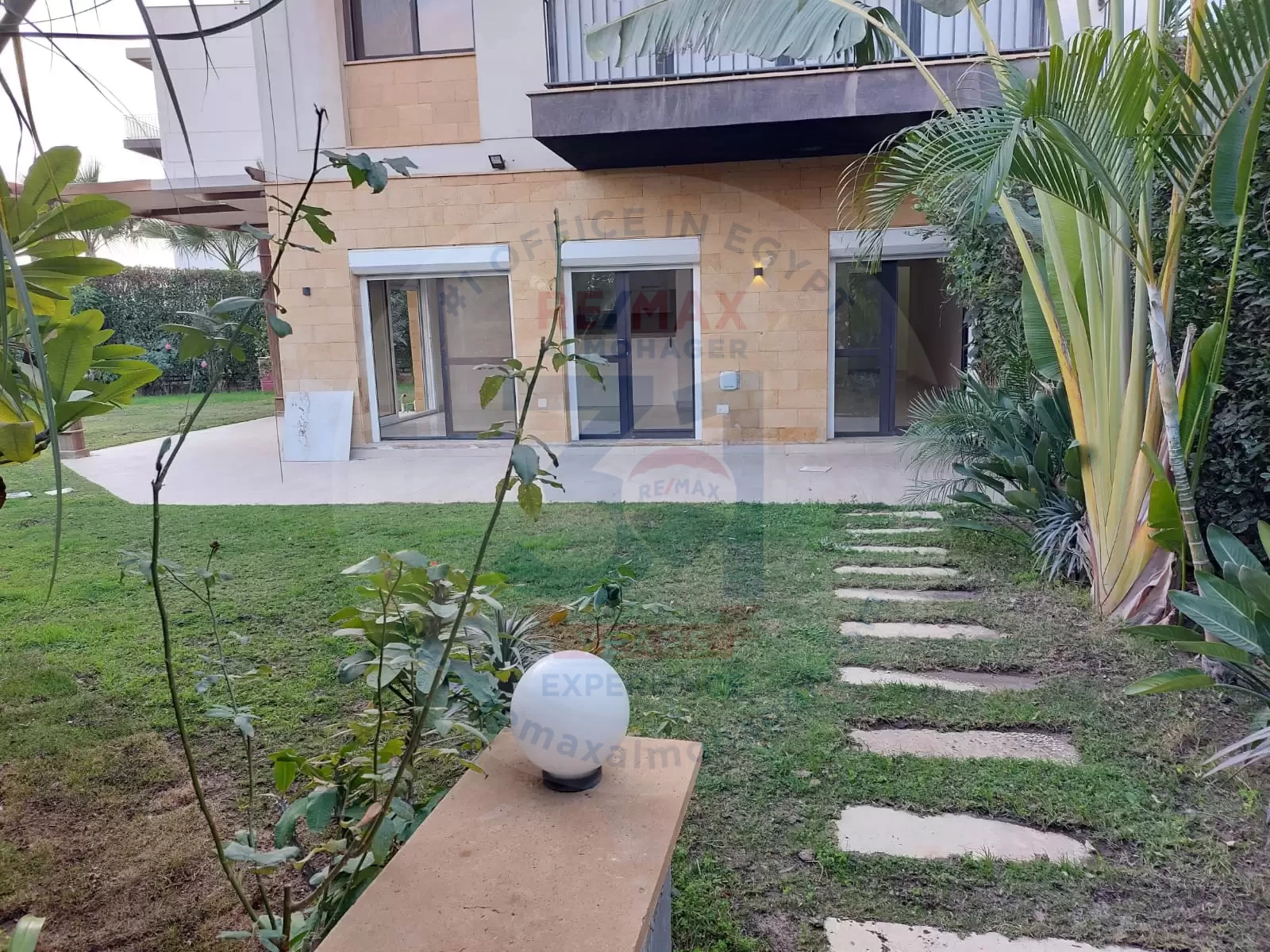 Semi Furnished Ground Apartment 220 m2 Garden 270m2 For Rent