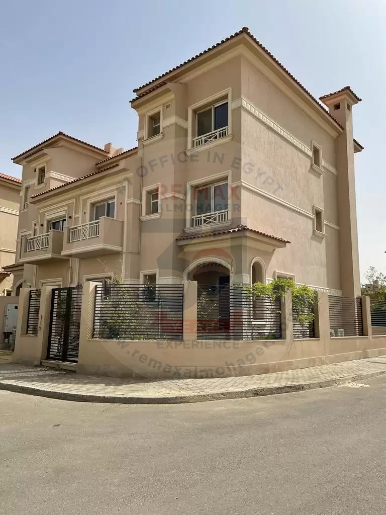 فيلا 450 متر للايجار فى قطامية ديونز
