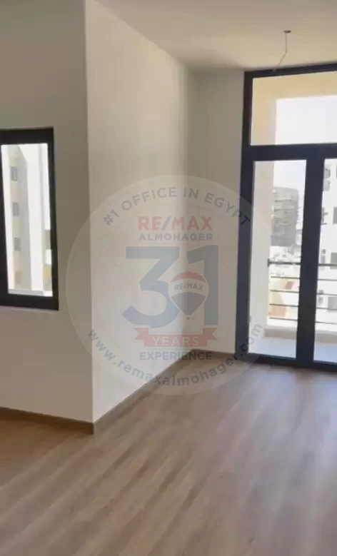شقة للبيع في كمبوند فيفث سكوير 152م 3 نوم