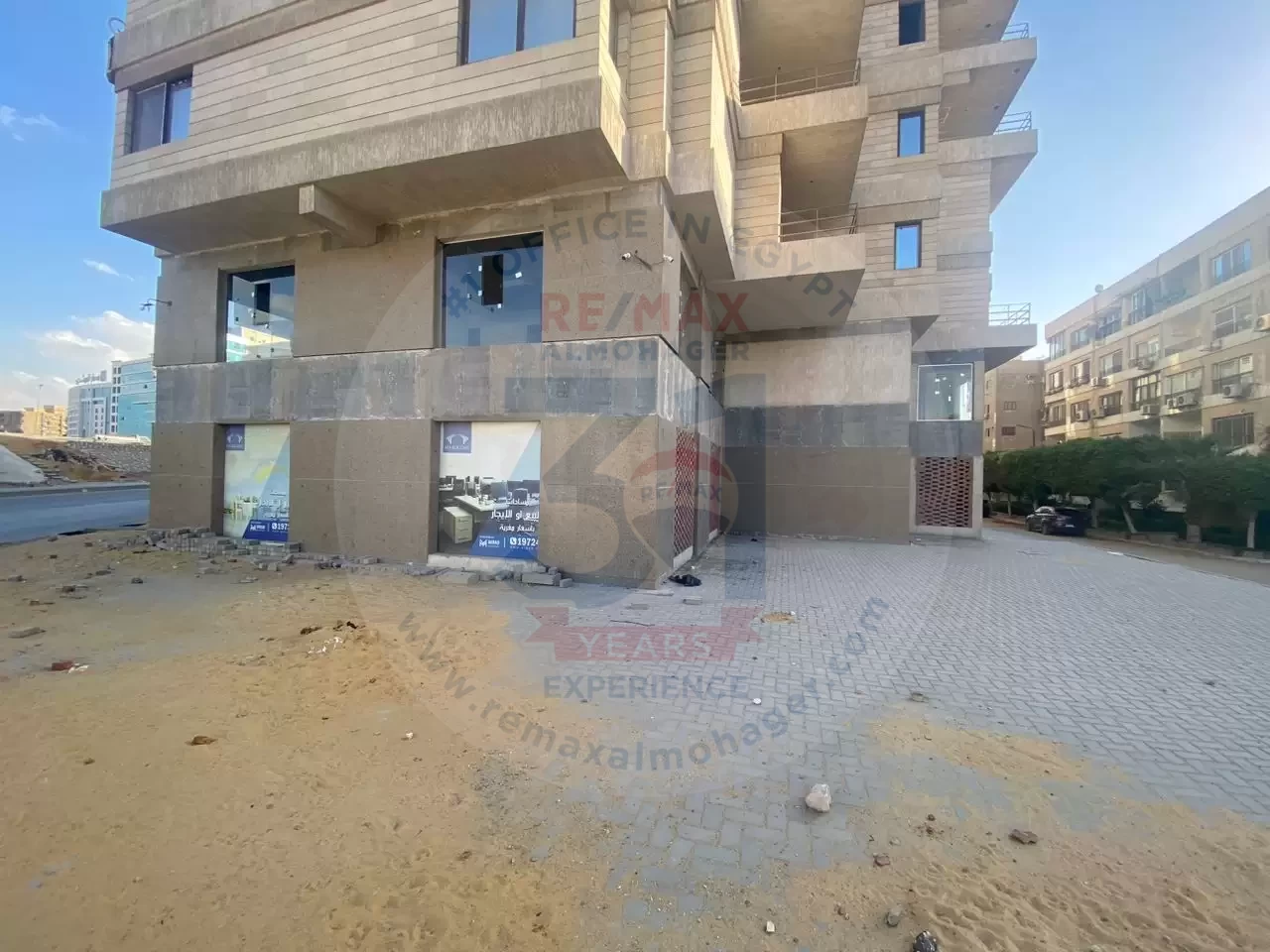 مقر اداري للايجار بالمعادي مساحة ١٣٠٠ متر نص تشطيب