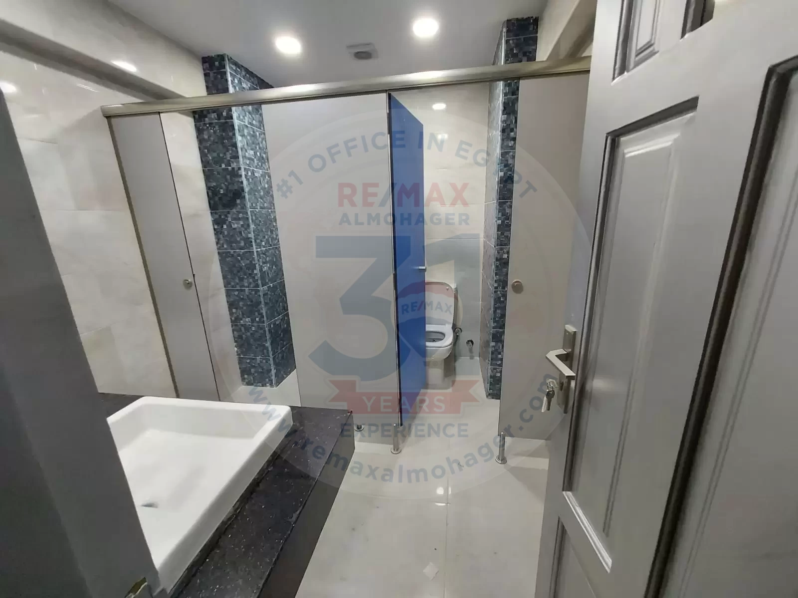 Villa for sale in Heliopolis, with an area of ​​1000 square meters, suitable for an administrative building