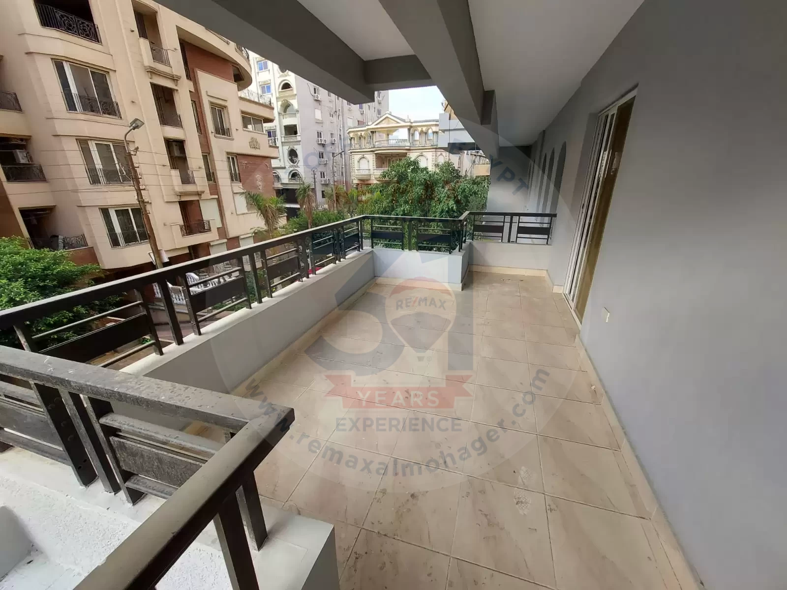 Villa for sale in Heliopolis, with an area of ​​1000 square meters, suitable for an administrative building