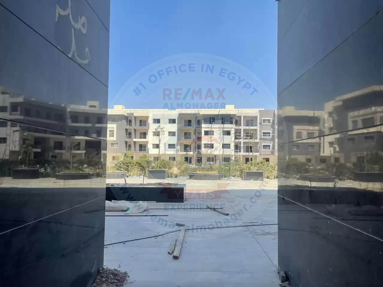شقة للبيع في كمبوند اب هيل ريزدينس بإطلالة مفتوحة