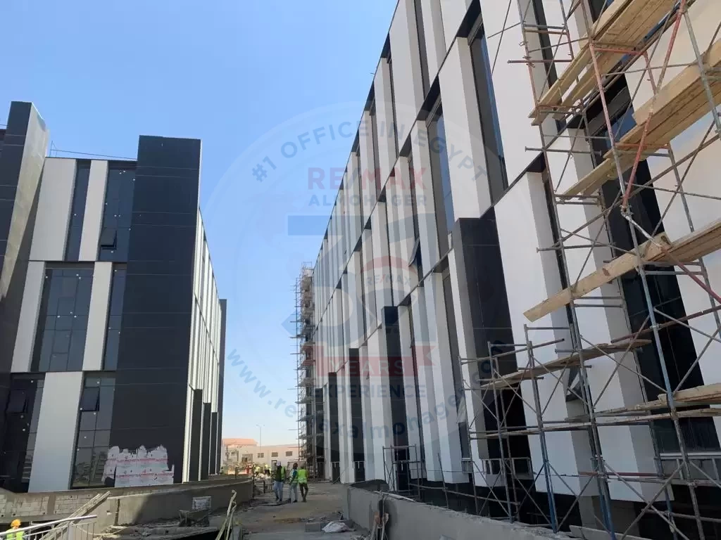 Office for sale in Hyde Park, New Cairo. 96m