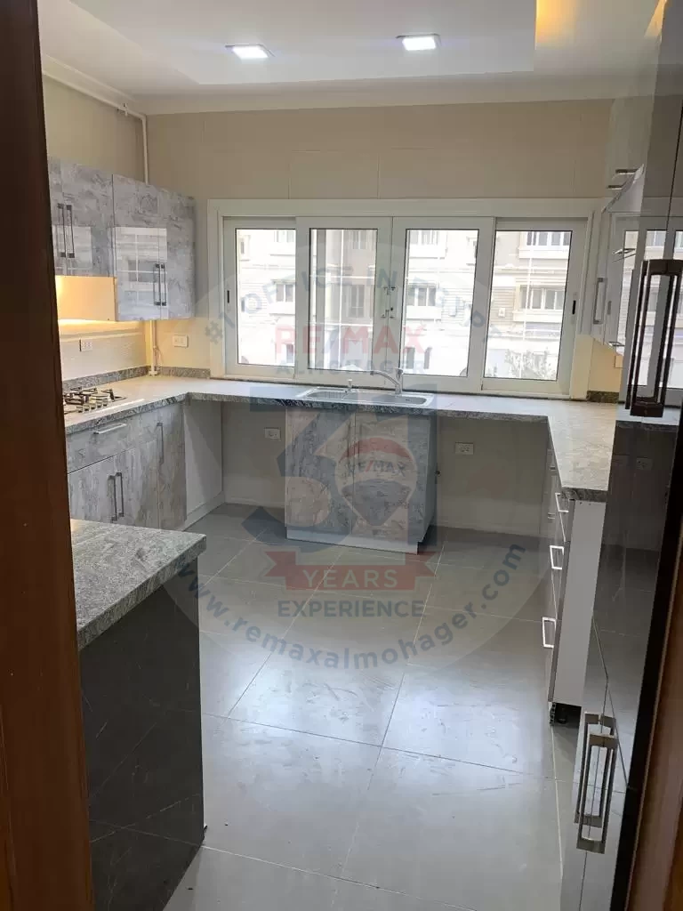 Semi-furnished apartment for rent in Mountain View Hyde Park