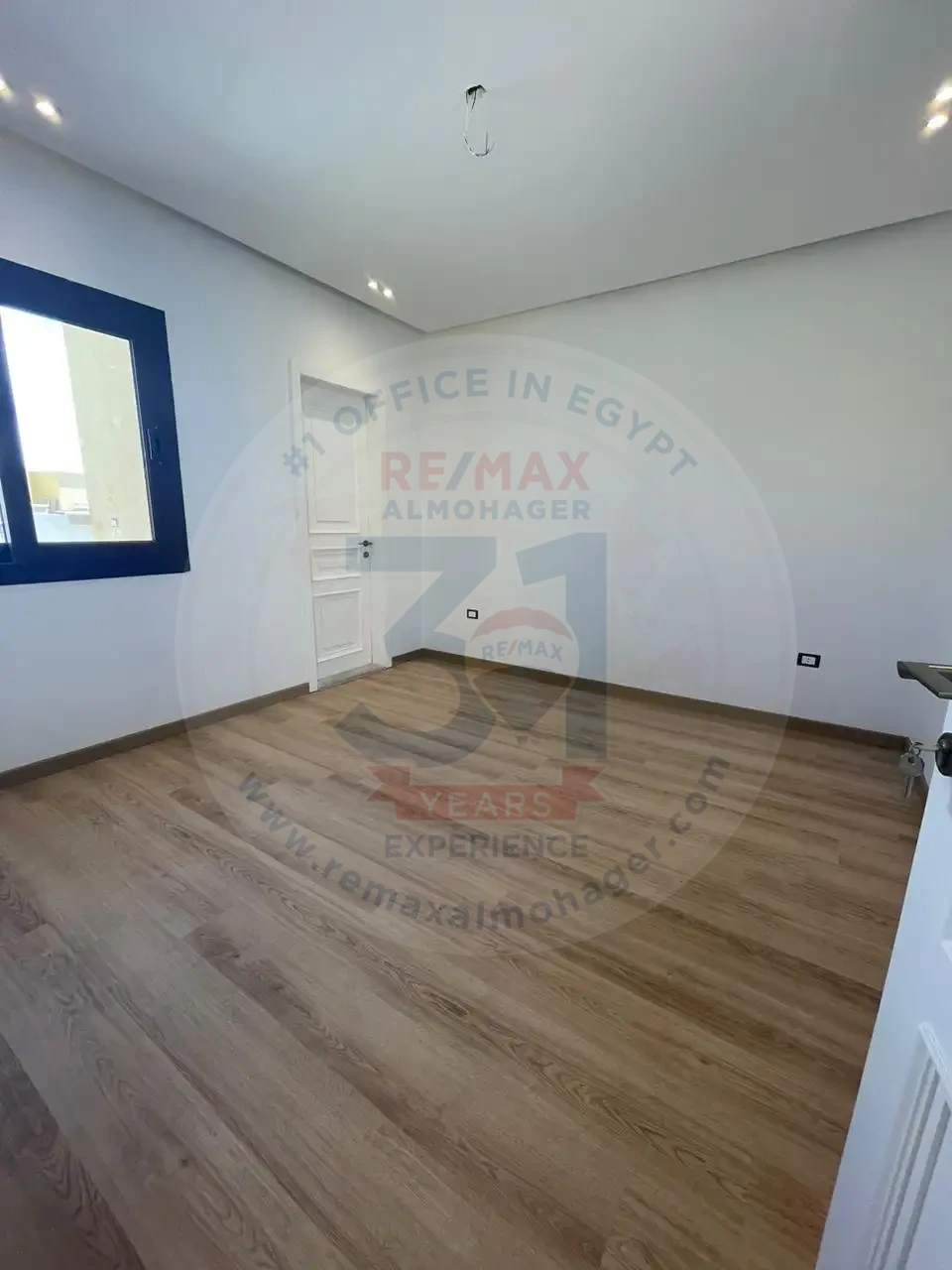 Twin house with swimming pool for rent