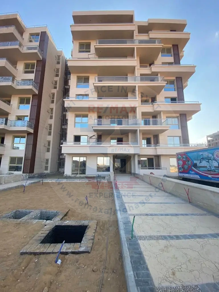 De joya 1 Compound For Sale