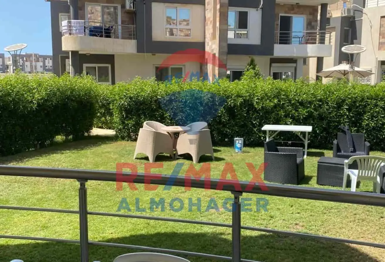 حديقة خاصة في فيلا للبيع في مارسيليا بيتش الساحل الشمالي