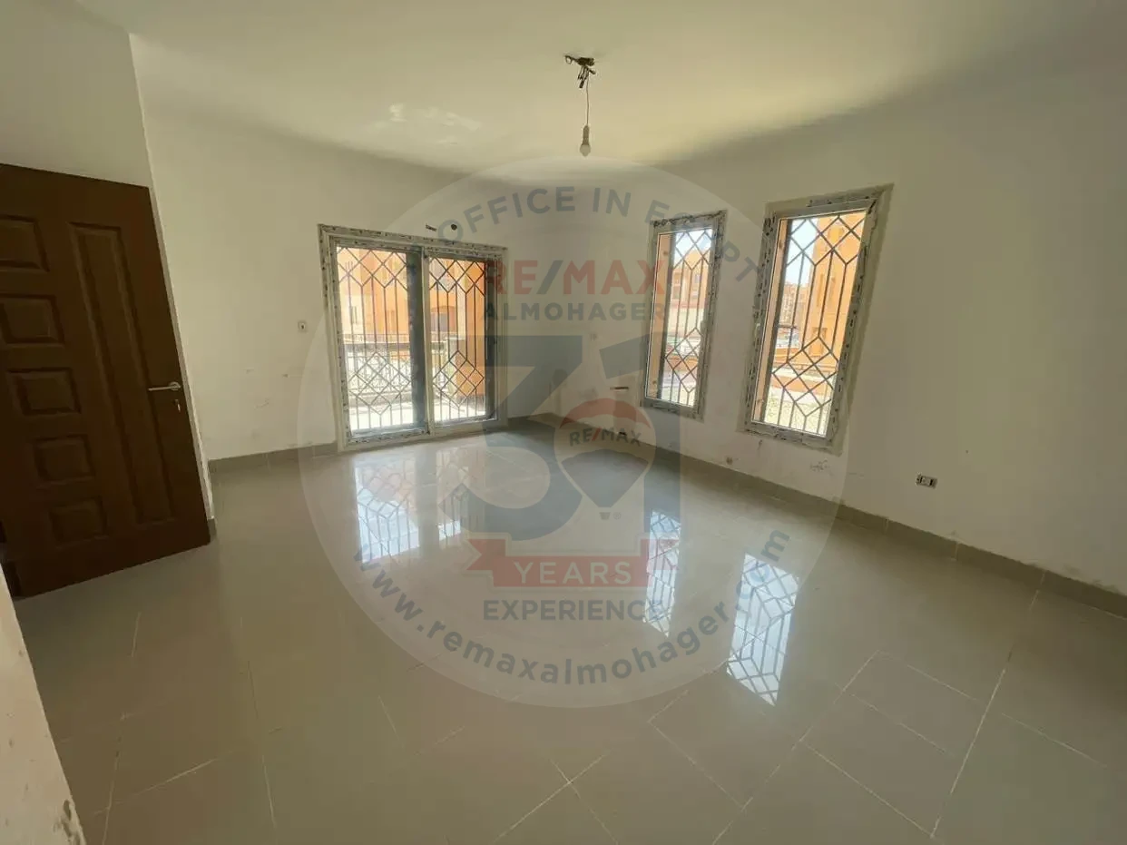 220 sqm apartment for rent in a compound with air conditioning