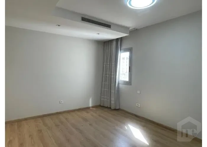 3-bedroom apartment for rent in Cairo Festival empty bedroom