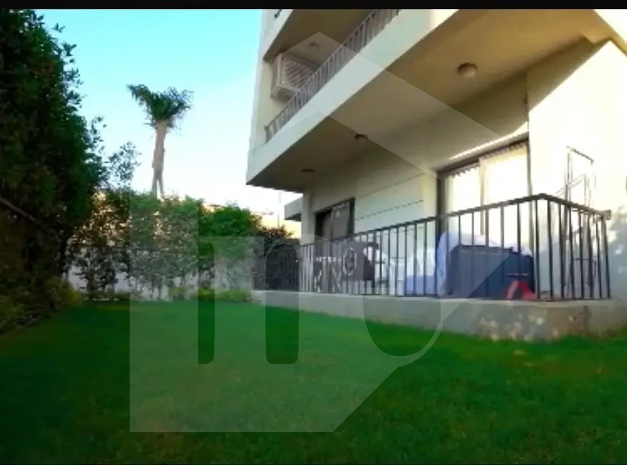 شقة للبيع 3 غرف نوم في فيفث سكوير بحديقة وتراس خارجي