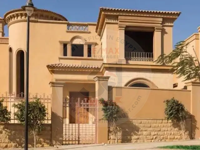 Villa 910 m for sale in Le Reve Compound