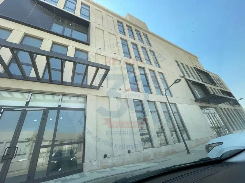 Commercial building for rent in downtown Cairo.