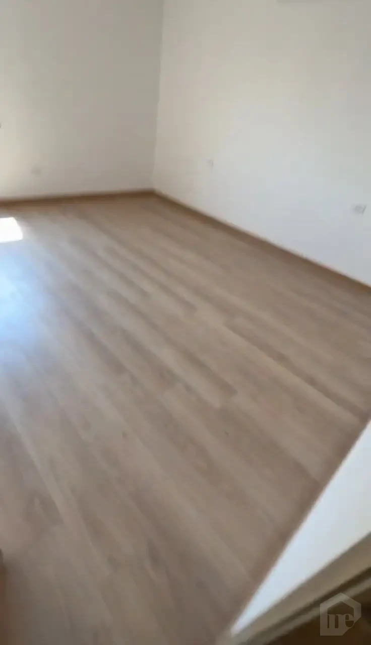 شقة جاهزة للسكن للإيجار في فيفث سكوير