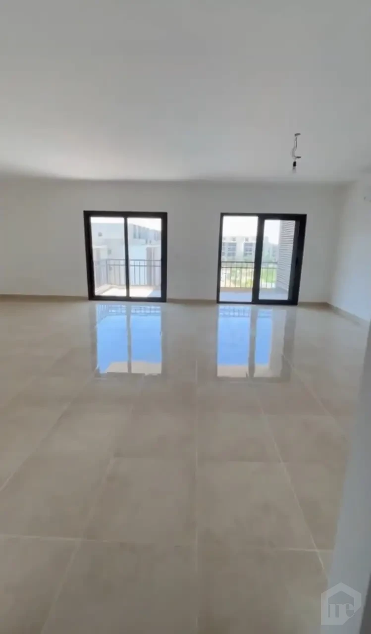 شقة جاهزة للسكن للإيجار في فيفث سكوير