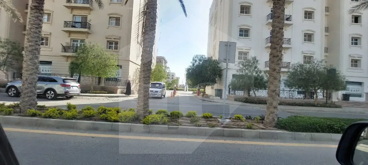 شقة للايجار بكمبوند هايد بارك متشطبة