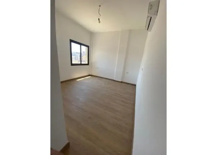شقه للأيجار بالمطبخ والتكيفات في فيفث سكوير