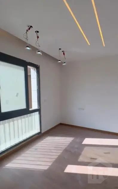 Apartment for rent in District 5 bedroom with side view