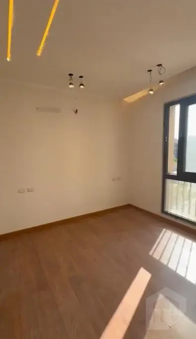 Apartment for rent in District 5 empty room with good light