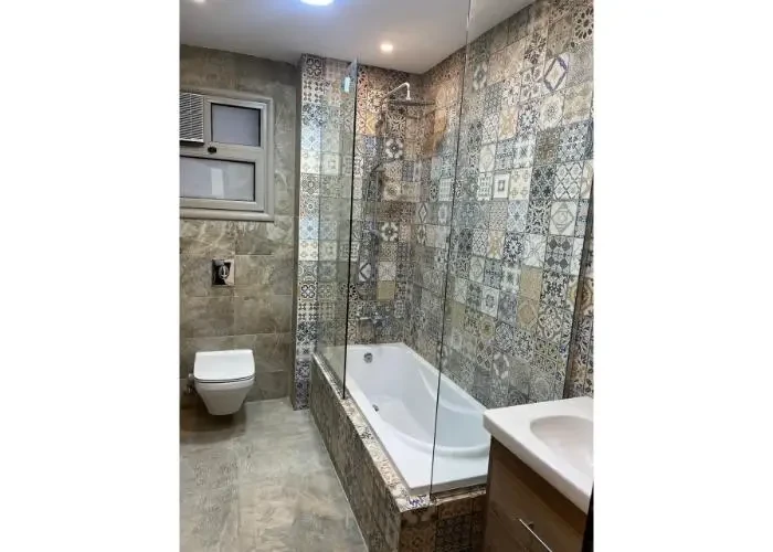 Apartment for rent in Galleria Moon Valley modern bathroom
