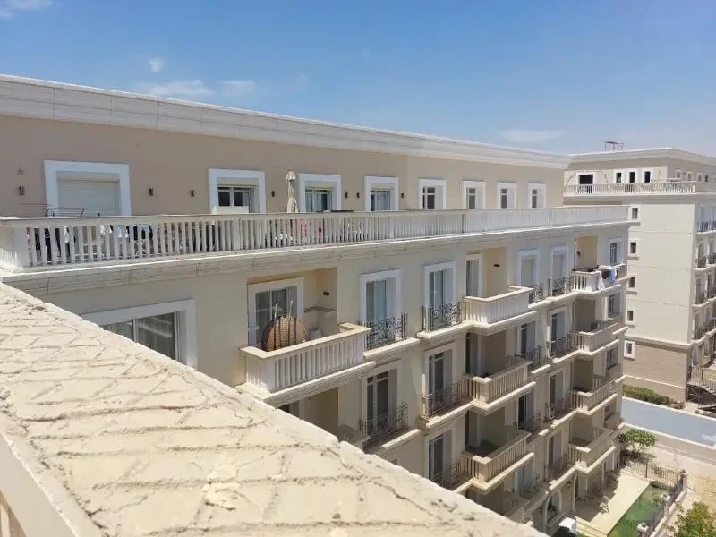 شقة للإيجار في كمبوند هايد بارك القاهرة الجديدة إطلالة مفتوحة