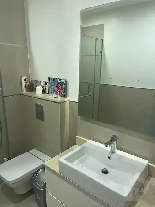 Elegant bathroom in 180 sqm apartment for rent in Katameya Heights