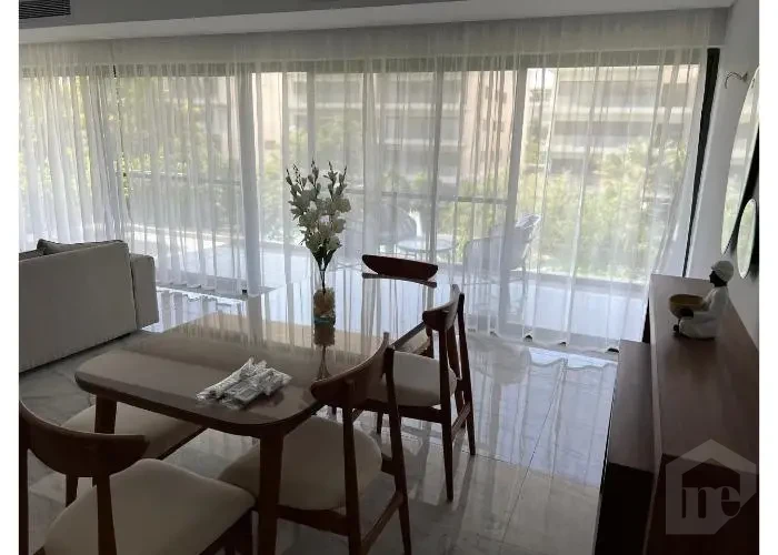 Apartment For Rent In Lake View