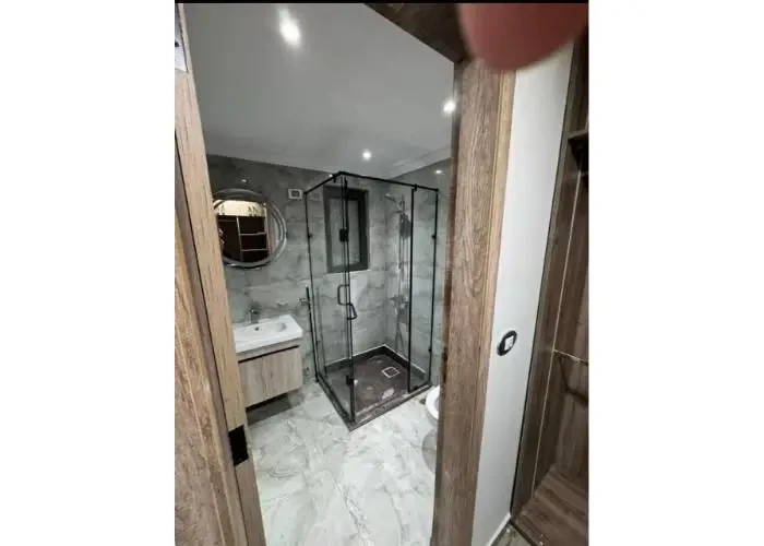 Garden apartment for rent in Lake View Residence modern bathroom