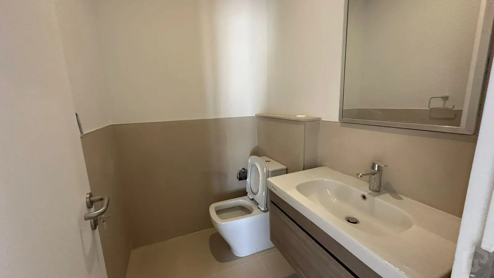 Apartment for rent in Mivida Blue Views New Cairo guest bathroom