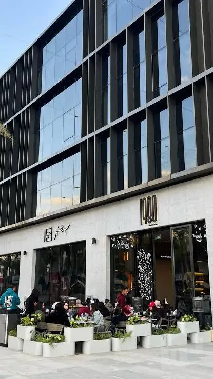 شقة للإيجار في ليك فيو ريزيدنس بإطلالة مباشرة على البحيرة