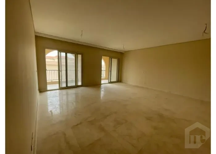 Spacious reception area in an apartment for sale in 90 Avenue Compound