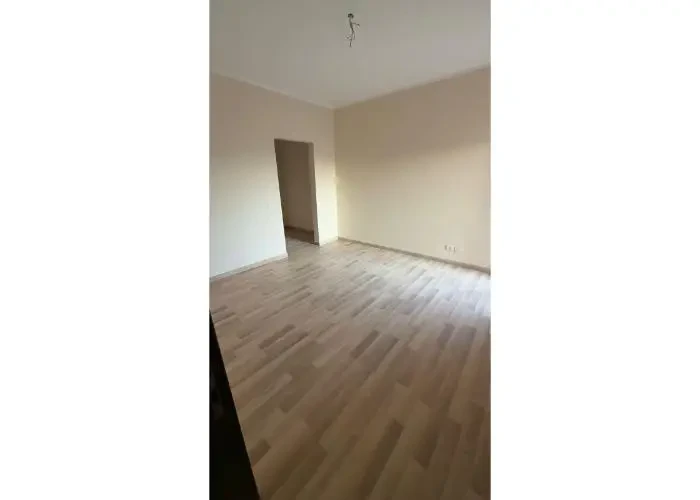 Bedroom with wooden flooring in an apartment for sale in 90 Avenue