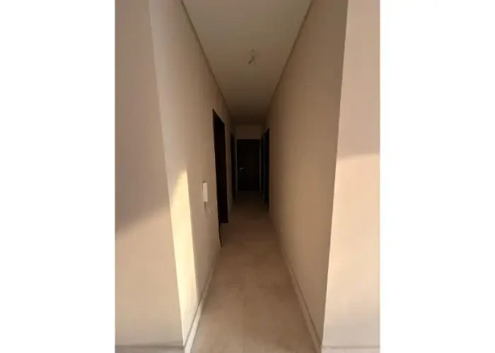 Interior hallway in an apartment for sale in 90 Avenue Compound