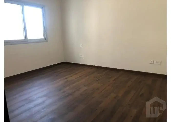 Parquet floor bedroom in a finished apartment for sale in CFC