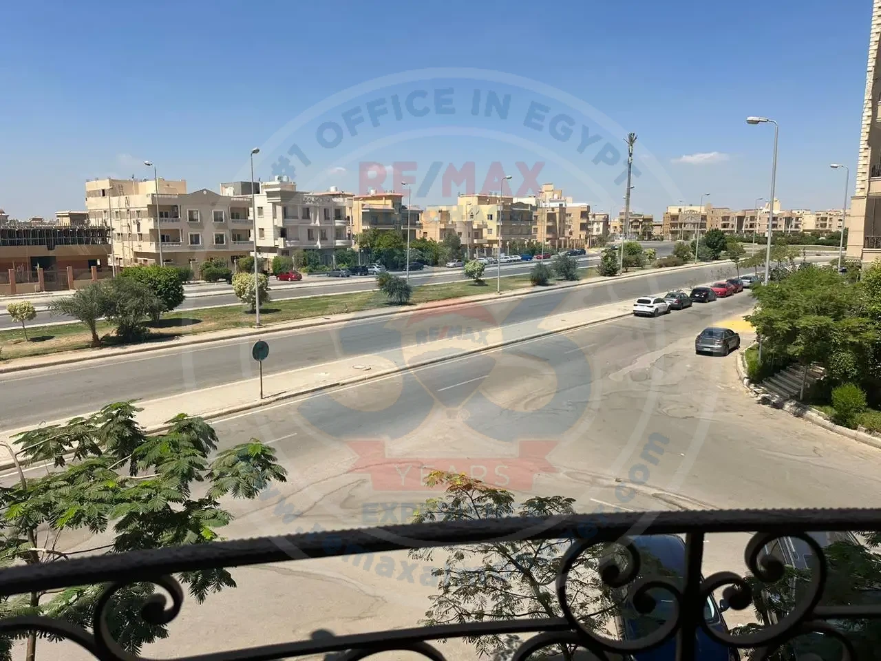 For sale, a 3-bedroom apartment in the Fifth Settlement, 165 square meters
