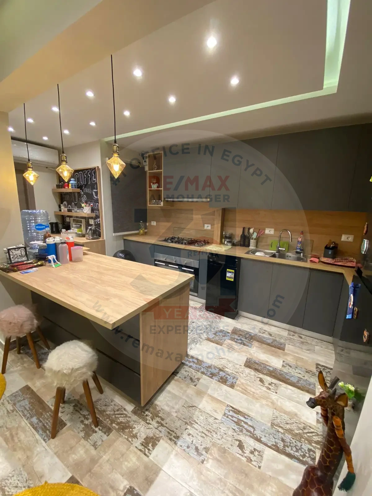 Apartment for sale, finished, in Galleria Moon Valley