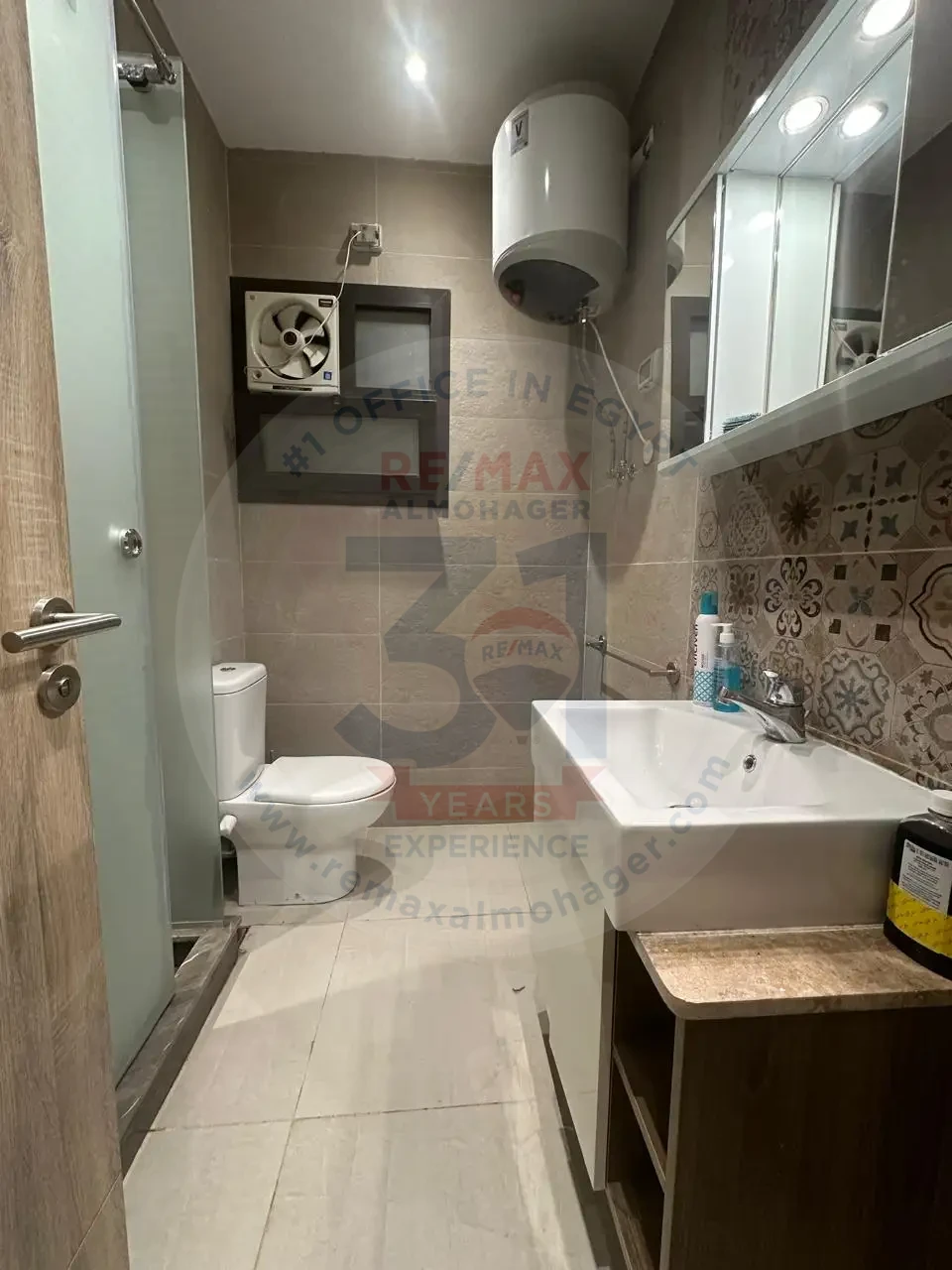 For sale in Fifth Square Compound