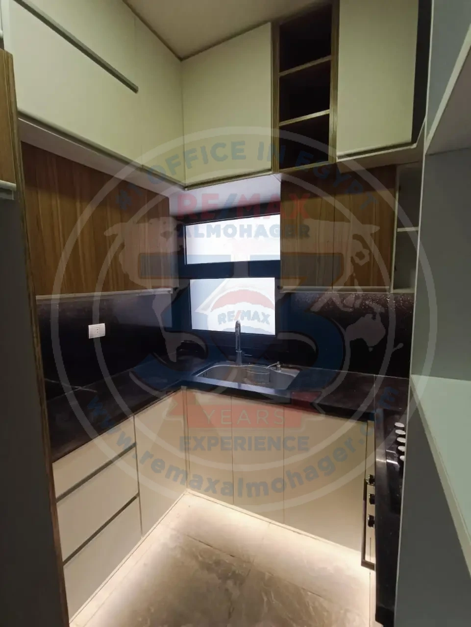 شقة للبيع فى كمبوند فيفث سكوير 122م